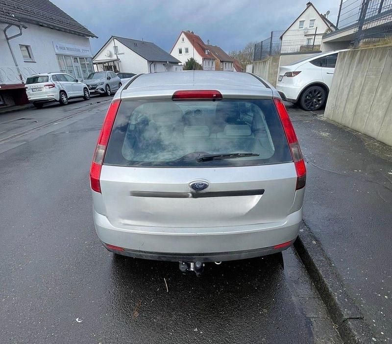 Gebraucht Ford Fiesta 70 PS (51 kW) 2003 Silber Kleinwagen