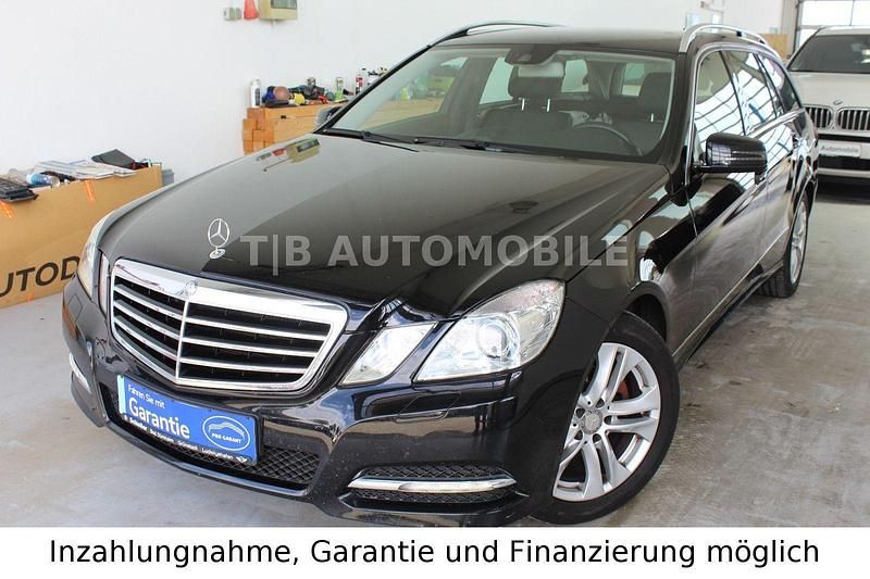 Schwarz Gebraucht 2013 Mercedes E220 Kombi | 11.990 € (Guter Preis) - Bild 1/4