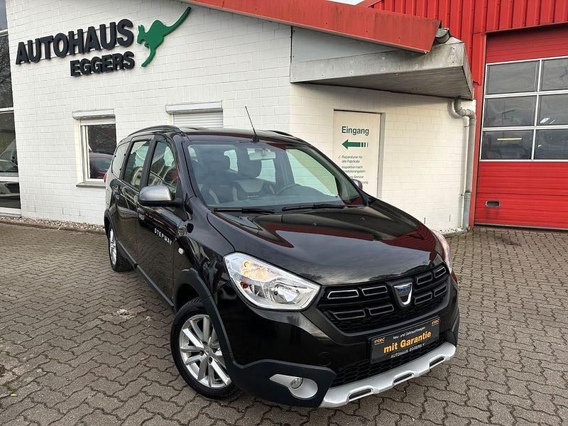 Schwarz Gebraucht 2022 Dacia Lodgy Stepway Van / Kleinbus | 15.450 € (Fairer Preis) - Bild 1/4