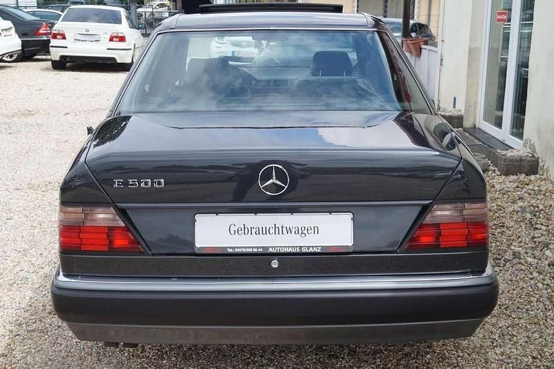 Gebraucht Mercedes E500 326 PS (239 kW) 1993 Schwarz Limousine