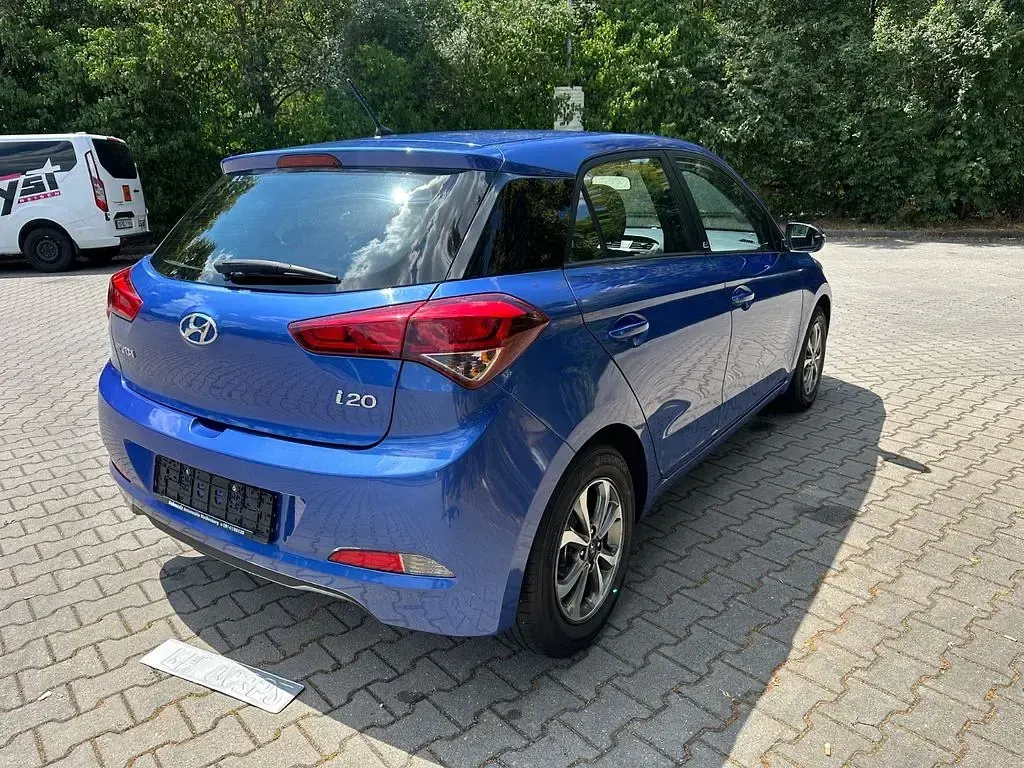Gebraucht Hyundai i20 Trend 75 PS (55 kW) 2019 Blau Kleinwagen