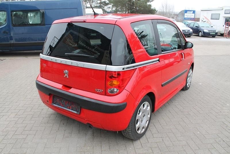 Gebraucht Peugeot 1007 68 PS (50 kW) 2005 Rot Van / Kleinbus