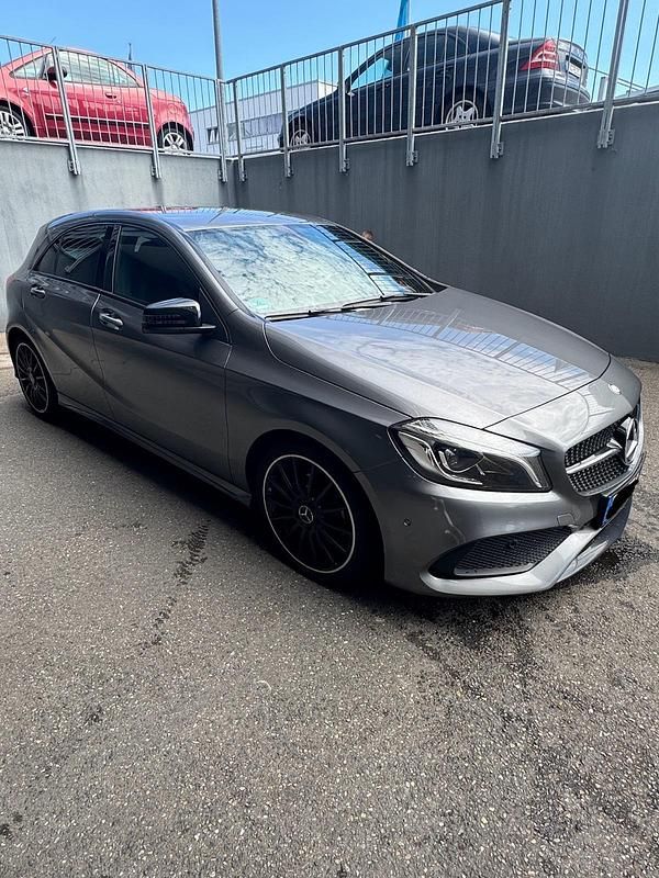 Grau Gebraucht 2016 Mercedes A180 AMG Kleinwagen | 14.500 € (Teuer) - Bild 1/4