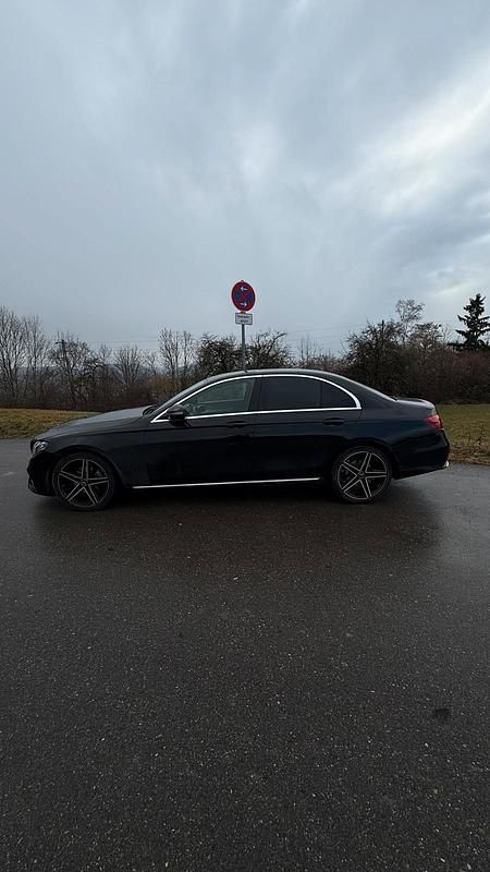 Gebraucht Mercedes E220 194 PS (142 kW) 2018 Schwarz Limousine