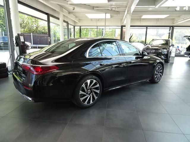 Gebraucht Mercedes E200 Avantgarde 204 PS (150 kW) 2023 Metalliclack obsidianschwarz Limousine