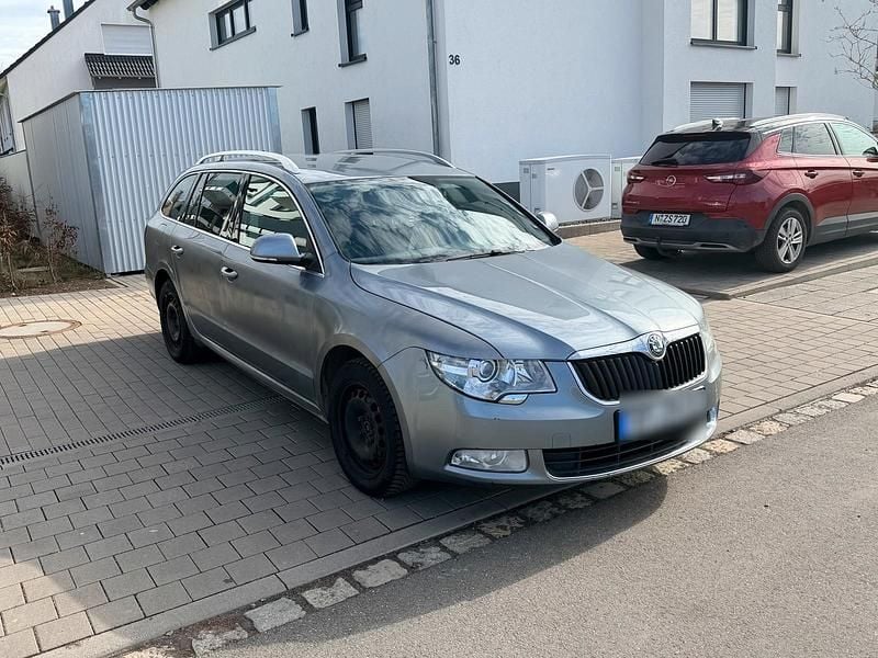 Gebraucht Skoda Superb 170 PS (125 kW) 2011 Grau Kombi