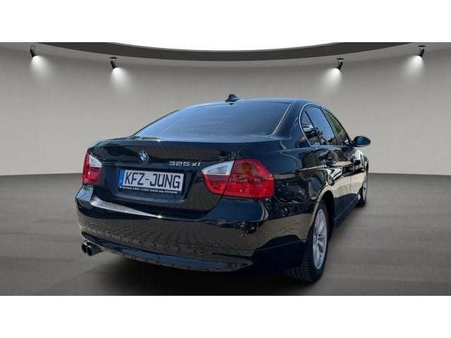 Gebraucht BMW 325 218 PS (160 kW) 2008 Schwarz Limousine