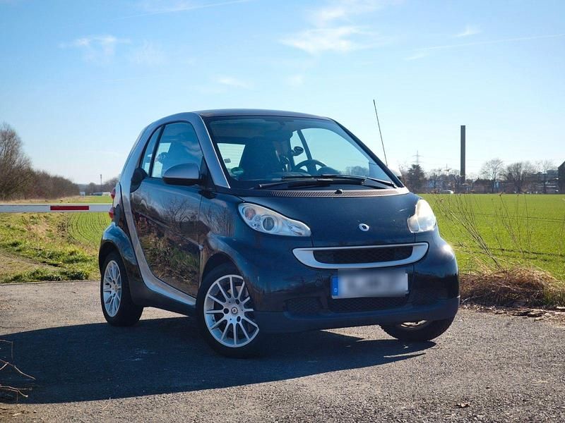 Grau Gebraucht 2009 Smart ForTwo Coupé Coupé | 4.000 € (Guter Preis) - Bild 1/4