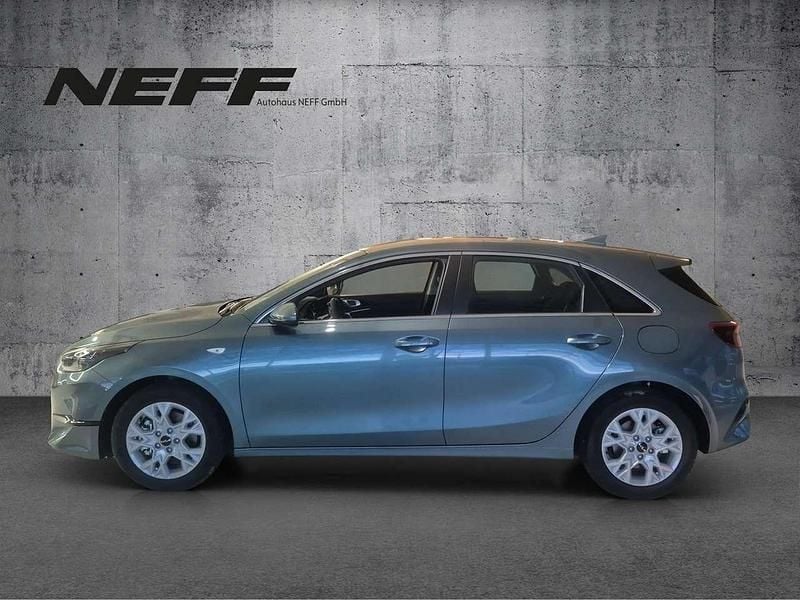 Neu Kia Ceed Vision 140 PS (102 kW) 2025 Yucca steel gray m Kleinwagen