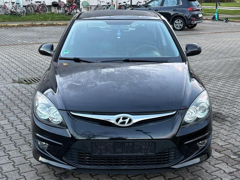 Schwarz Gebraucht 2010 Hyundai i30 Kleinwagen | 3.499 € (Fairer Preis) - Bild 1/4