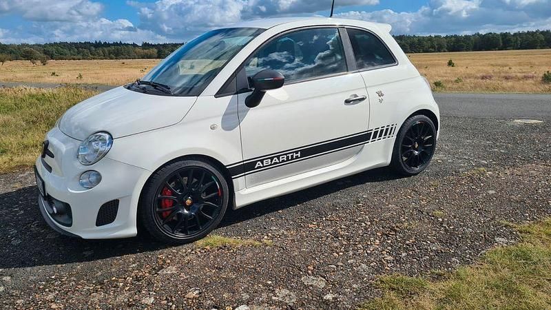 Weiß Gebraucht 2016 Abarth 595 Competizione Kleinwagen | 12.749 € (Etwas zu teuer) - Bild 1/4