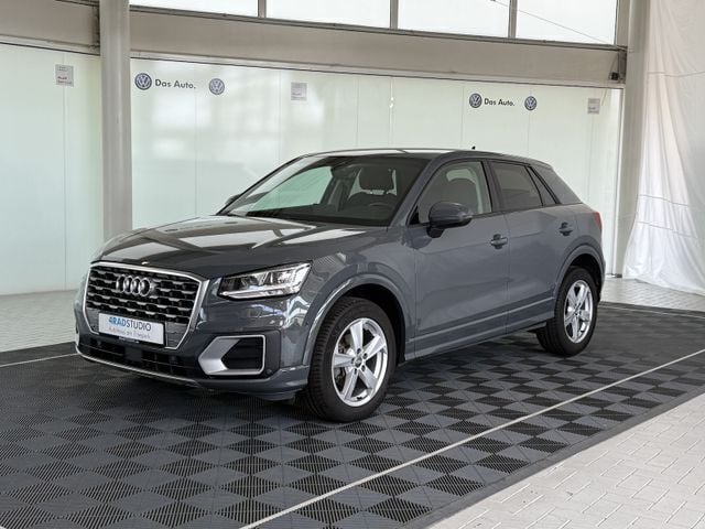 Grau Gebraucht 2020 Audi Q2 Sport SUV | 18.780 € (Guter Preis) - Bild 1/4