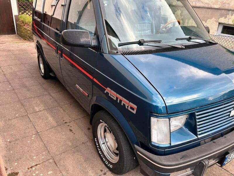 Blau Gebraucht 1992 Chevrolet Astro Van / Kleinbus | 9.800 € - Bild 1/4