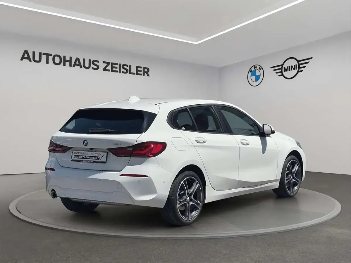 Gebraucht BMW 118 Advantage 136 PS (100 kW) 2023 Alpinweiß uni Kleinwagen