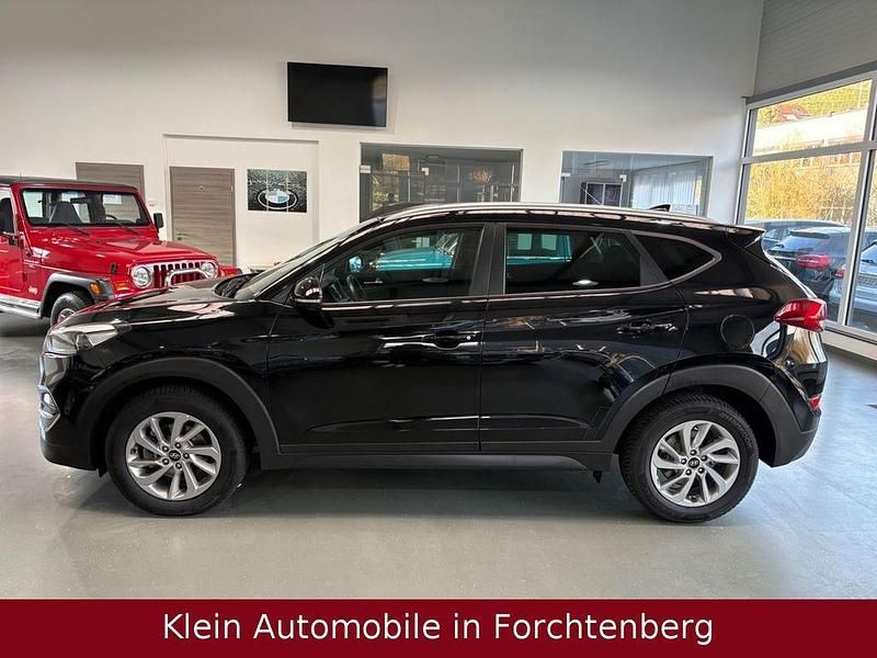 Gebraucht Hyundai Tucson Intro Edition 177 PS (130 kW) 2016 Schwarz SUV
