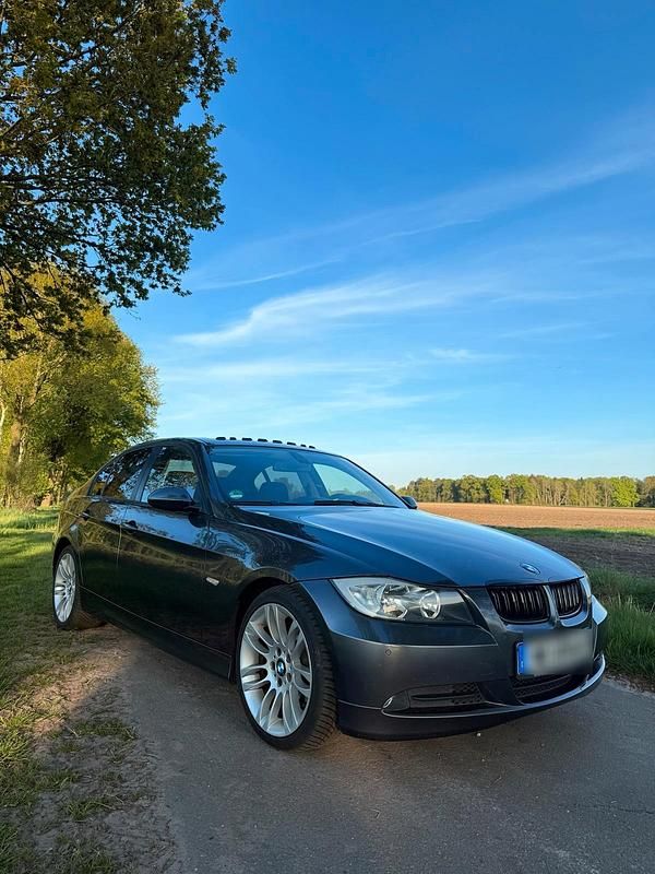 Gebraucht BMW 320 150 PS (110 kW) 2007 Grau Limousine