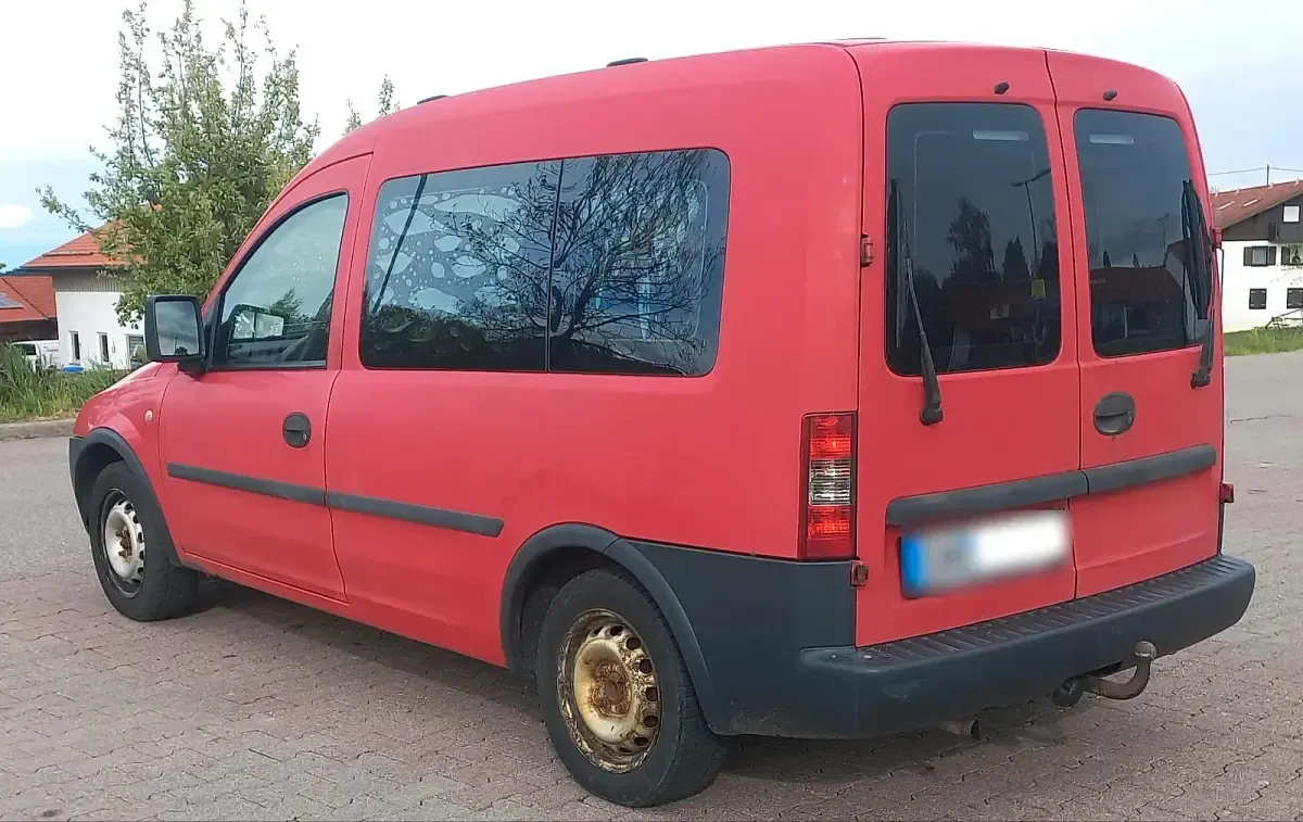 Używany Opel Combo 90 KM (66 kW) 2006 Czerwony Minivan