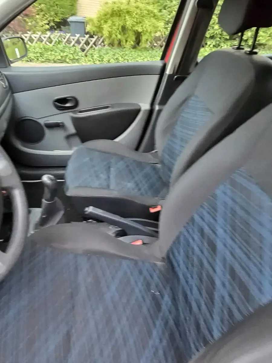 Gebraucht Renault Clio 75 PS (55 kW) 2006 Rot Kleinwagen