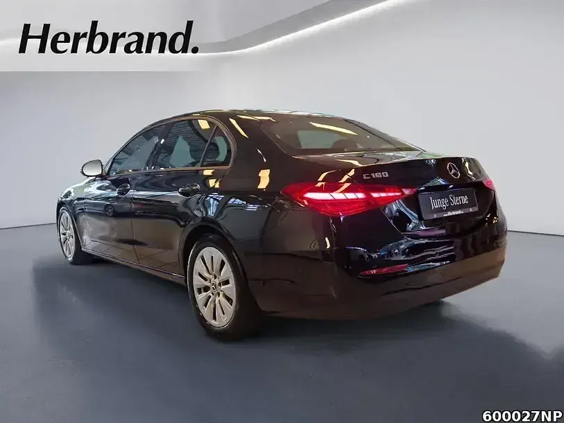 Gebraucht Mercedes C180 170 PS (125 kW) 2023 Unilack schwarz uni Limousine