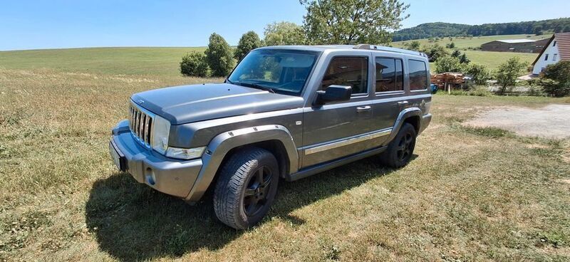 Grau Gebraucht 2009 Jeep Commander Limited SUV | 10.000 € (Fairer Preis) - Bild 1/4
