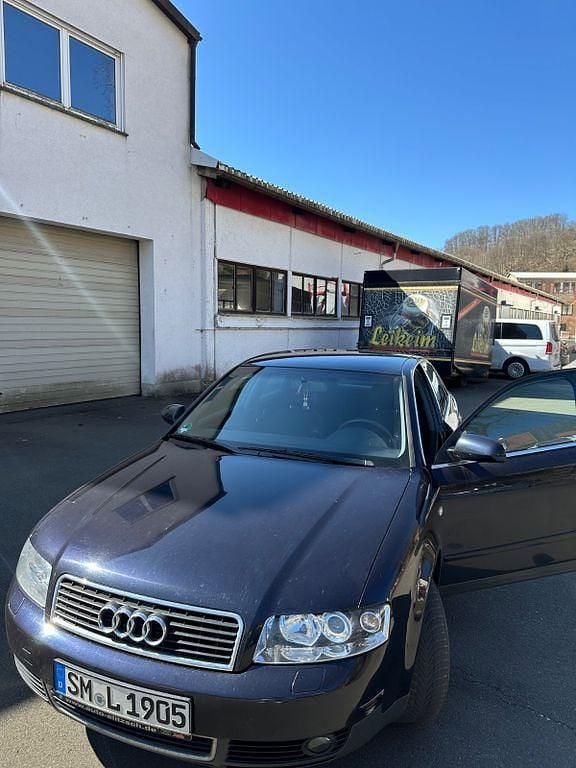 Blau Gebraucht 2003 Audi A4 Comfort Limousine | 2.000 € (Superpreis) - Bild 1/4