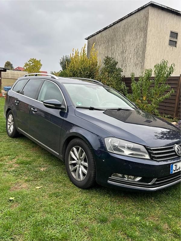 Blau Gebraucht 2010 VW Passat Kombi | 9.000 € - Bild 1/4