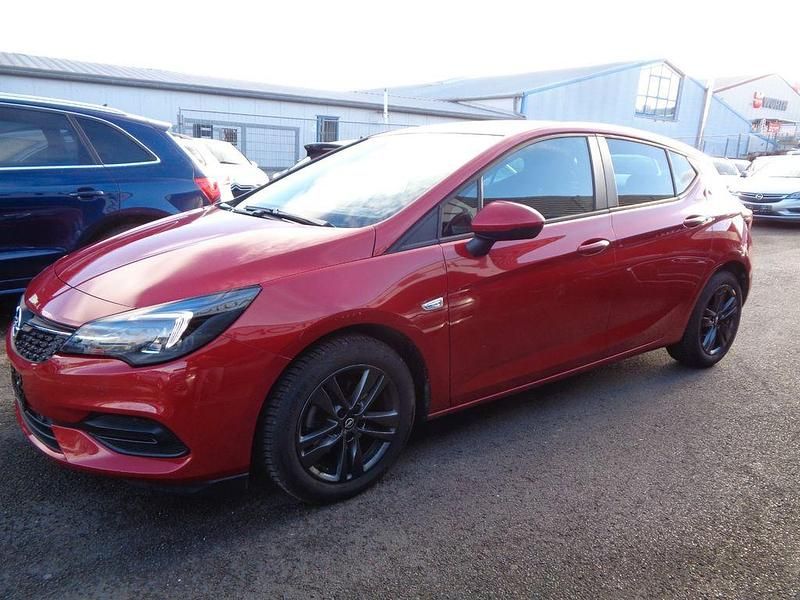 Rot Gebraucht 2020 Opel Astra Edition Limousine | 12.399 € (Guter Preis) - Bild 1/4