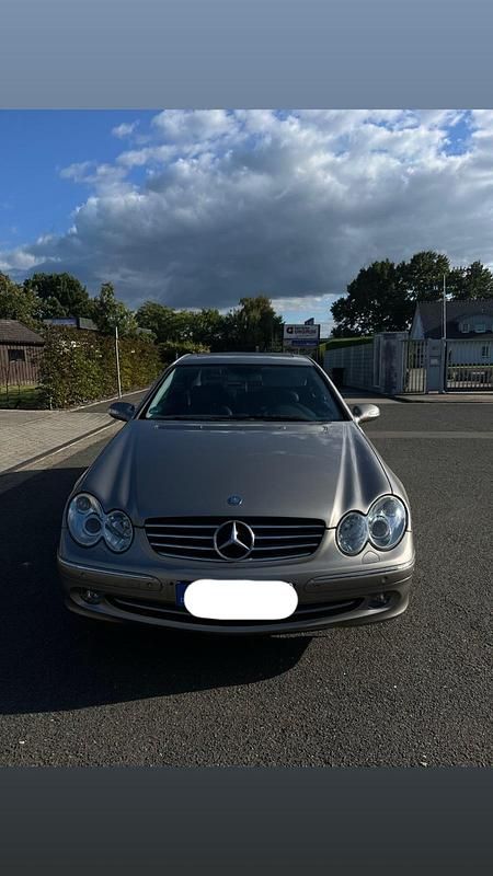 Grau Gebraucht 2004 Mercedes CLK320 Coupé | 5.000 € (Fairer Preis) - Bild 1/4