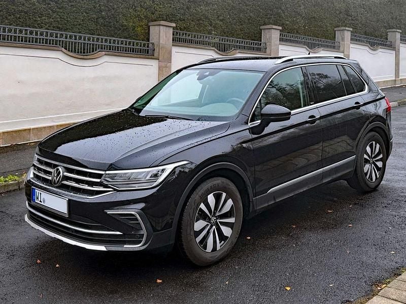 Schwarz Gebraucht 2023 VW Tiguan Move SUV | 29.300 € (Guter Preis) - Bild 1/4