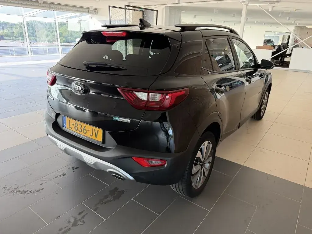 Gebraucht Kia Stonic 99 PS (72 kW) 2021 Schwarz SUV