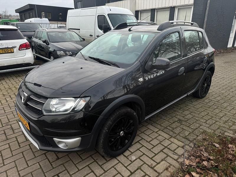 Schwarz Gebraucht 2014 Dacia Sandero Stepway Limousine | 3.600 € (Fairer Preis) - Bild 1/4