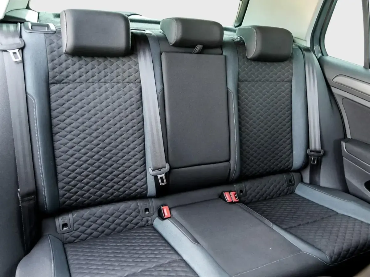 Gebraucht VW Golf VII IQ Drive 150 PS (110 kW) 2019 Blau Limousine