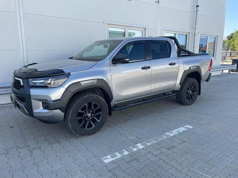 Silber Gebraucht 2023 Toyota HiLux Abholung | 51.765 € (Teuer) - Bild 1/4