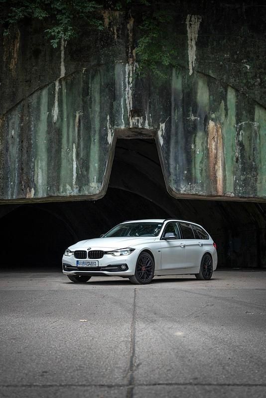 Weiß Gebraucht 2016 BMW 318 Kombi | 8.500 € (Fairer Preis) - Bild 1/4