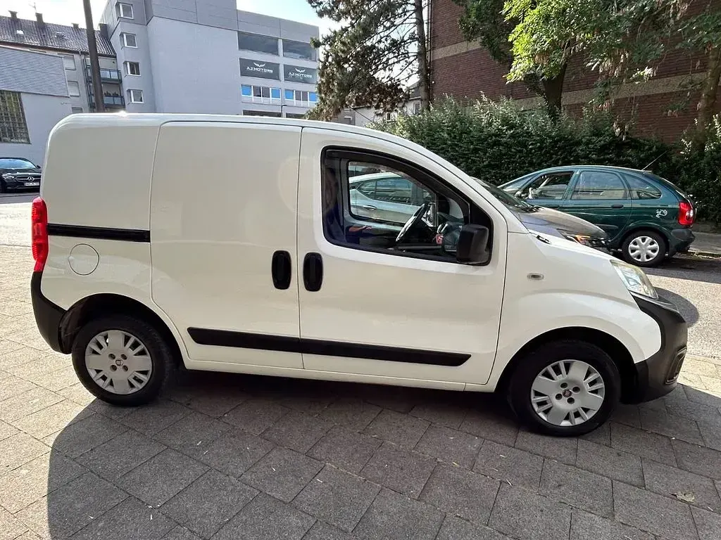Gebraucht Fiat Fiorino 80 PS (58 kW) 2017 Weiß Van / Kleinbus