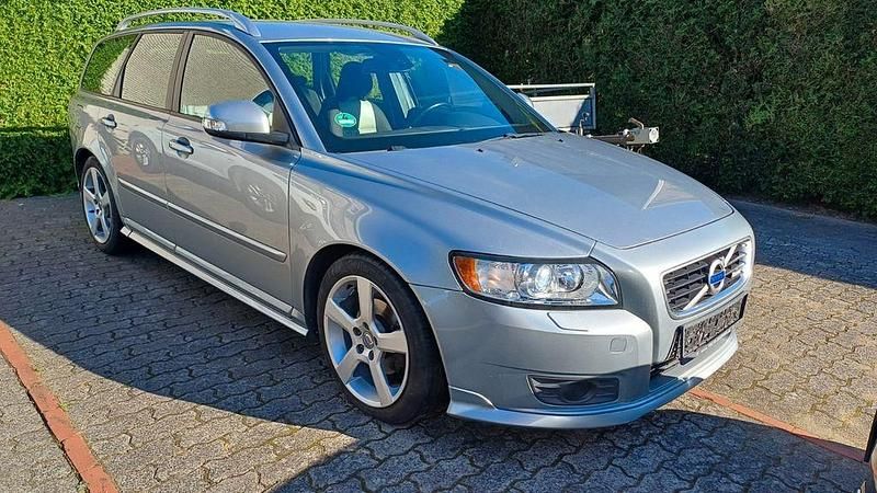 Silber Gebraucht 2011 Volvo V50 R-Design Kombi | 4.999 € (Fairer Preis) - Bild 1/4