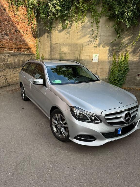 Silber Gebraucht 2014 Mercedes E250 Kombi | 19.900 € (Fairer Preis) - Bild 1/4