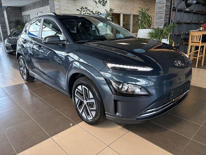 Gebraucht Hyundai Kona Select 100 kW (136 PS) 2021 Blau SUV