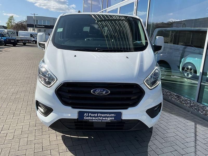 Gebraucht Ford Transit Custom Trend 131 PS (96 kW) 2023 Lackierung solid "frostweiá" (braun) braun Kombi