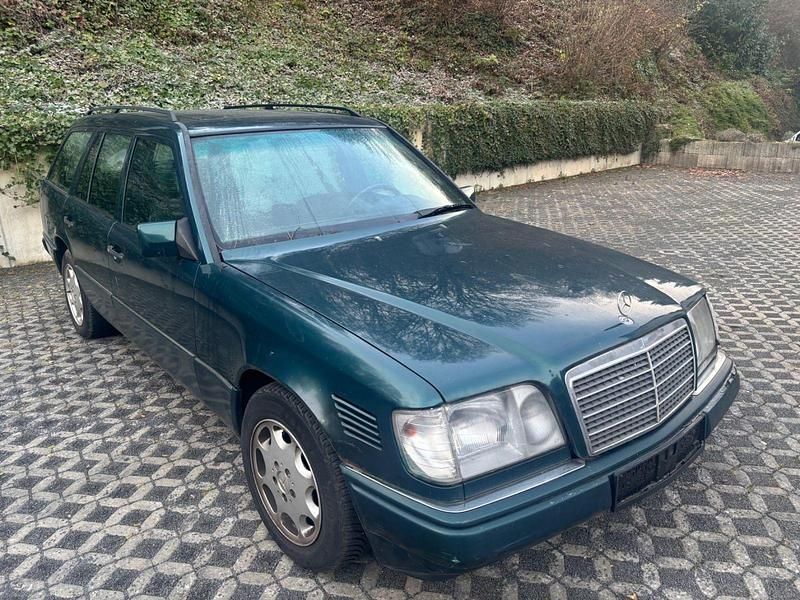 Gebraucht 1995 Mercedes E250 Kombi | 2.490 € - Bild 1/4
