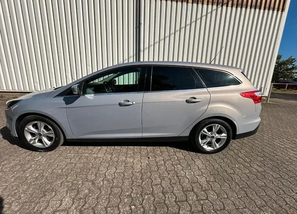 Gebraucht Ford Focus Titanium 125 PS (91 kW) 2012 Silber Kombi