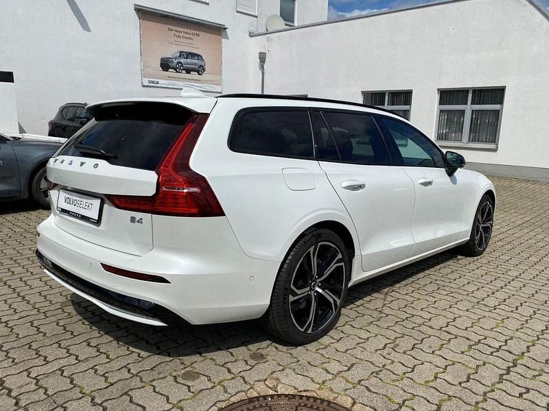 Gebraucht Volvo V60 Plus 197 PS (144 kW) 2024 Weiss Kombi