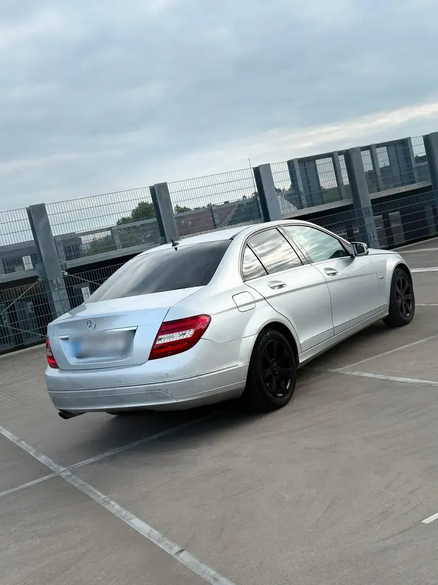 Gebraucht Mercedes C200 Elegance 184 PS (135 kW) 2009 Silber Limousine
