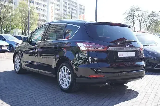 Second-hand Ford S-MAX Titanium 150 CP (110 kW) 2017 Negru Monovolum
