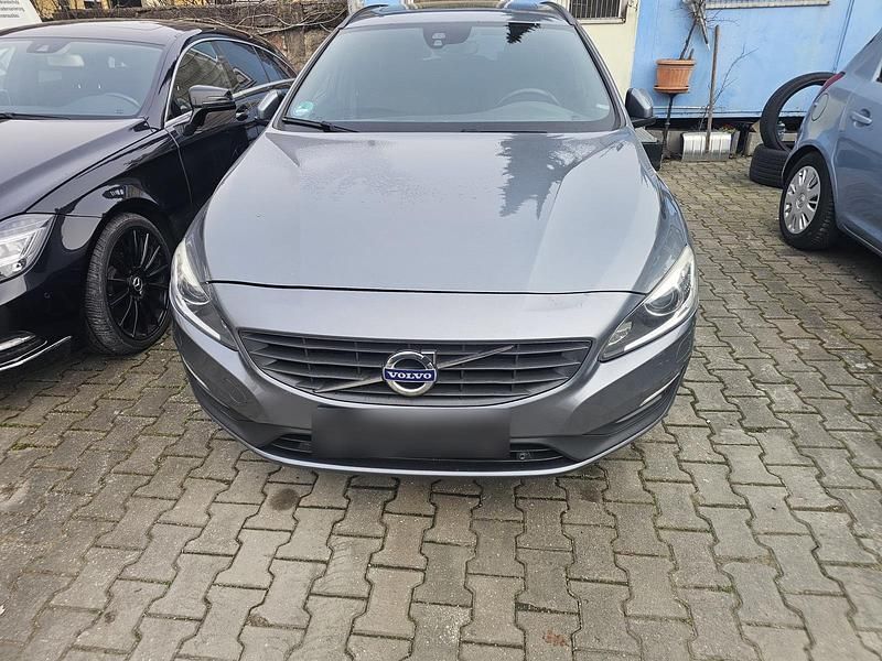 Gebraucht Volvo V60 181 PS (133 kW) 2016 Andere farben Kombi