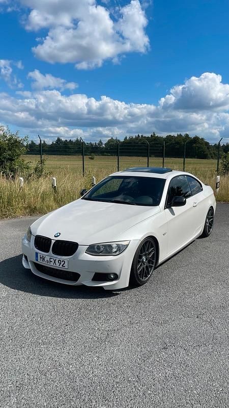 Weiß Gebraucht 2011 BMW 325 M Sport Coupé | 18.000 € - Bild 1/4
