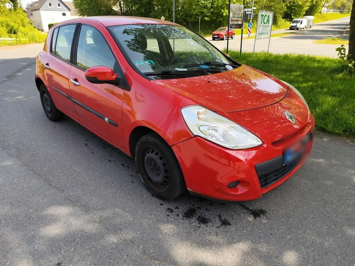 Second-hand Renault Clio II Expression 75 CP (55 kW) 2011 Hatchback