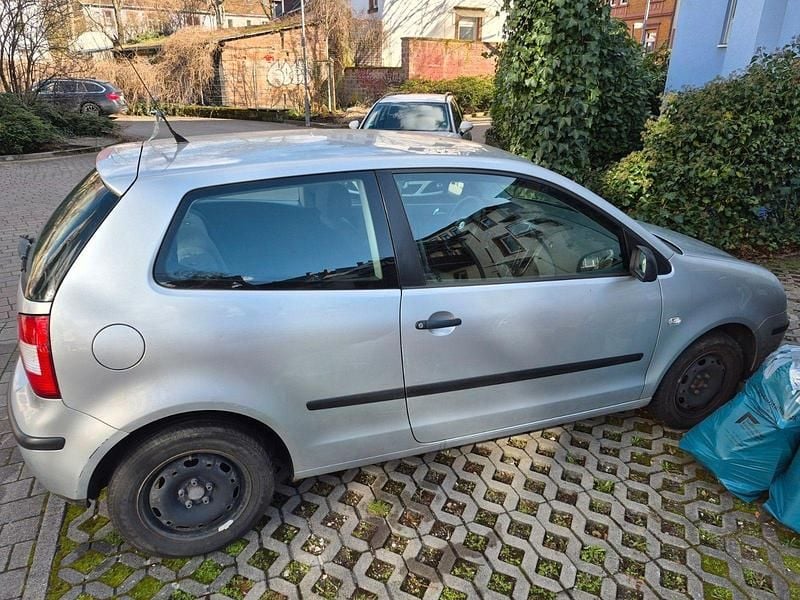 Gebraucht VW Polo Basis 54 PS (39 kW) 2003 Silber Kleinwagen