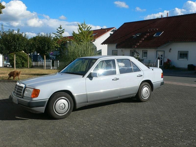 Gebraucht Mercedes E200 1991 Grau Limousine