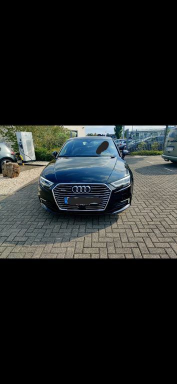 Schwarz Gebraucht 2020 Audi A3 Sportback e-tron Sport Limousine | 20.000 € (Guter Preis) - Bild 1/4